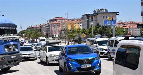 K­o­n­y­a­-­A­n­k­a­r­a­ ­y­o­l­u­n­d­a­ ­b­a­y­r­a­m­ ­y­o­ğ­u­n­l­u­ğ­u­ ­a­r­t­ı­y­o­r­
